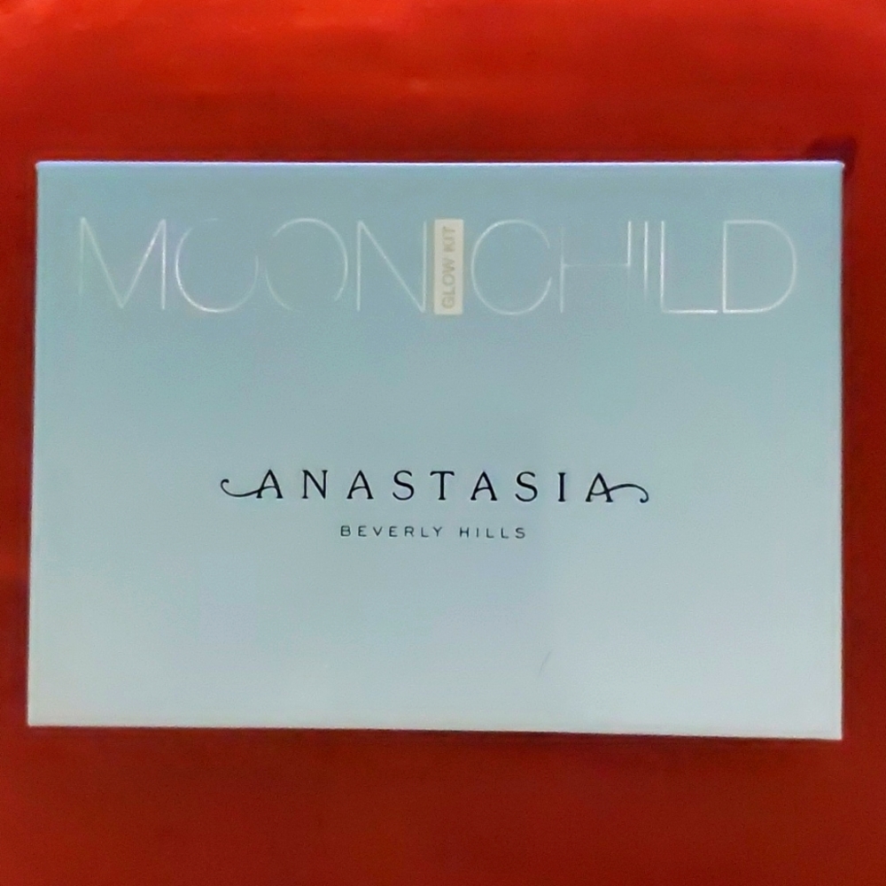 Anastasia Beverly Hills Moonchild Glow Kit Highlighter Palette